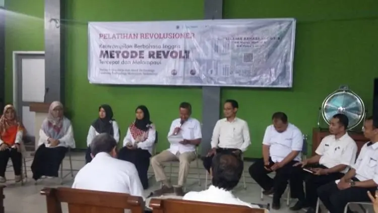 Techno Park SMK Adakan Pelatihan Bahasa Inggris Metode Revolt