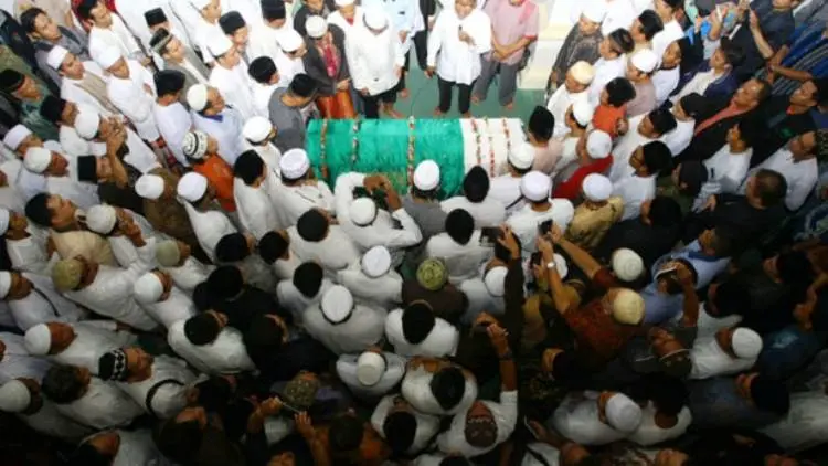 Pahala Menyalati Jenazah hingga Dimakamkan