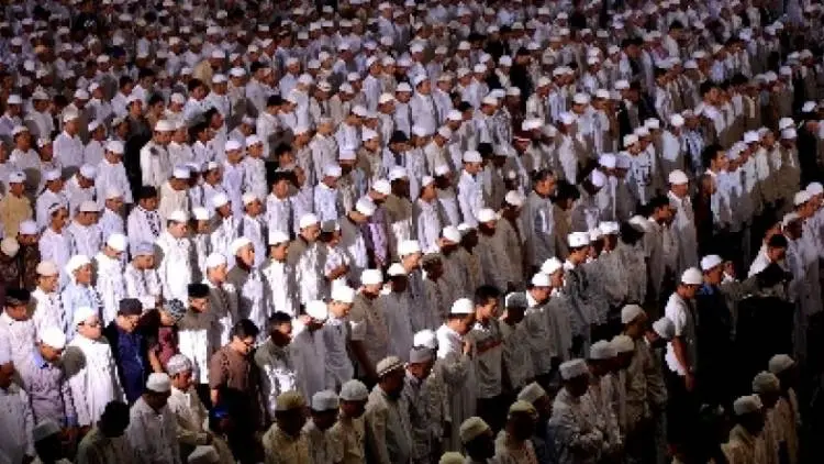 Ternyata Ini Anjuran Menggeser Posisi Setelah Salat Wajib