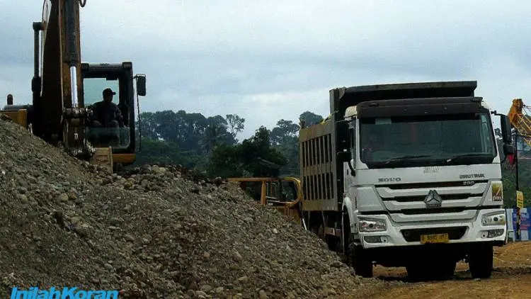 Jalan dan Kereta Tambang Solusi Jangka Panjang
