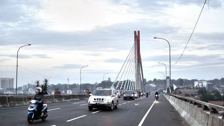 Polisi Larang Warga Rayakan Tahun Baru di Jembatan Layang