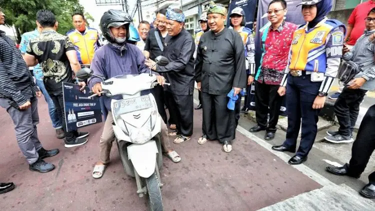 Pemkot Bagikan Kupon Servis Gratis untuk Pengendara Tertib Lalu Lintas