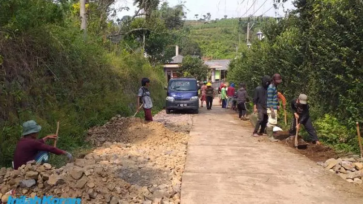 Kades Terbebas Hutang, Jalan Alternatif Puncak Tuntas Maret   
