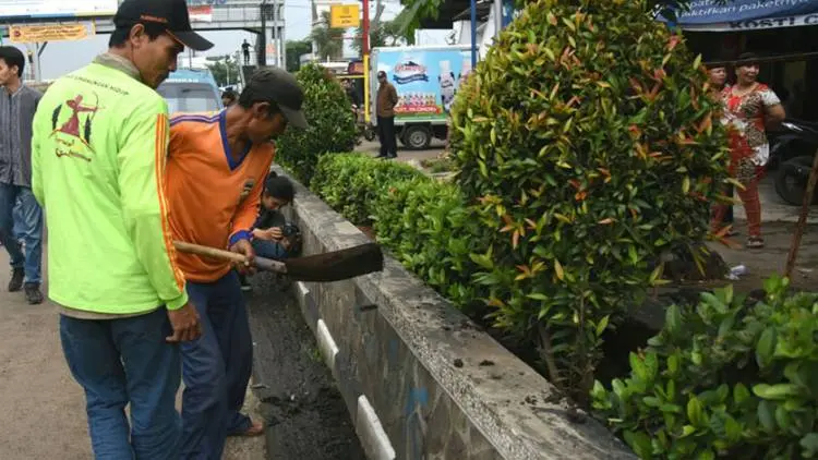 Khusus Malam Tahun Baru, Petugas Kebersihkan Dibebastugaskan