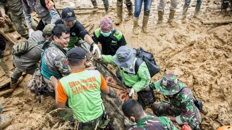 Keluarga Ikhlaskan Jasad Terakhir Korban Longsor Cisolok yang Hilang 