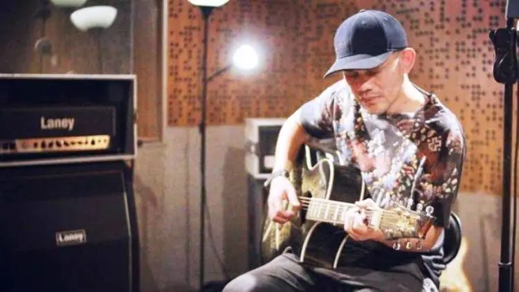 Gitaris Seventeen Dimakamkan di Belakang Rumah Ayahnya