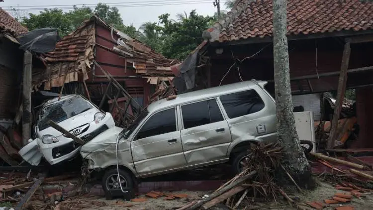 Tsunami Akibatkan 72 Perahu dan 4 Vila Roboh di Tanggamus