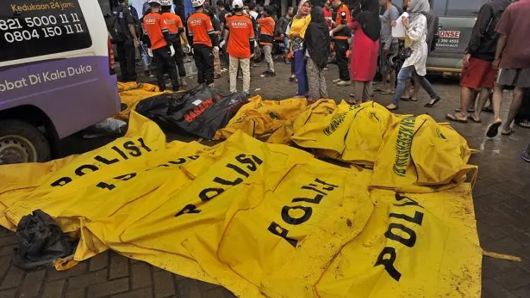 SAR Tanggamus Tunda Evakuasi Mahasiswa Undip di Pulau Legundi