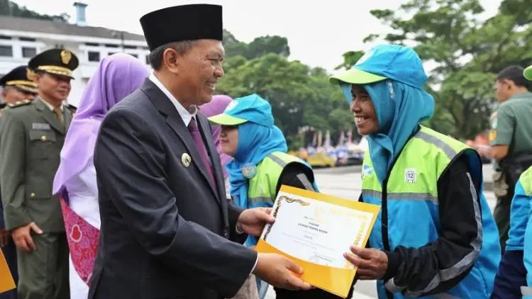 Pemkot Bandung Beri Penghargaan kepada 10 Perempuan