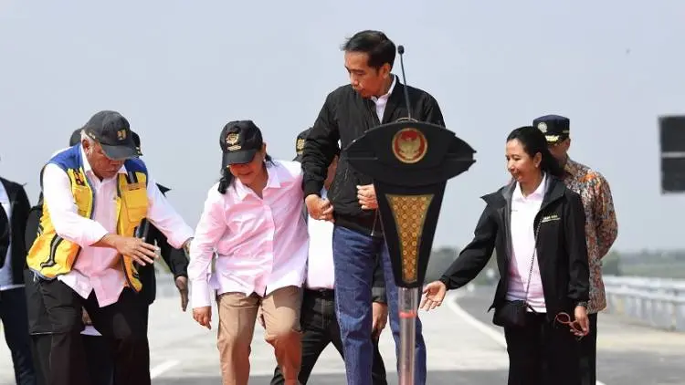 Jokowi Resmikan Empat Ruas Tol Trans Jawa