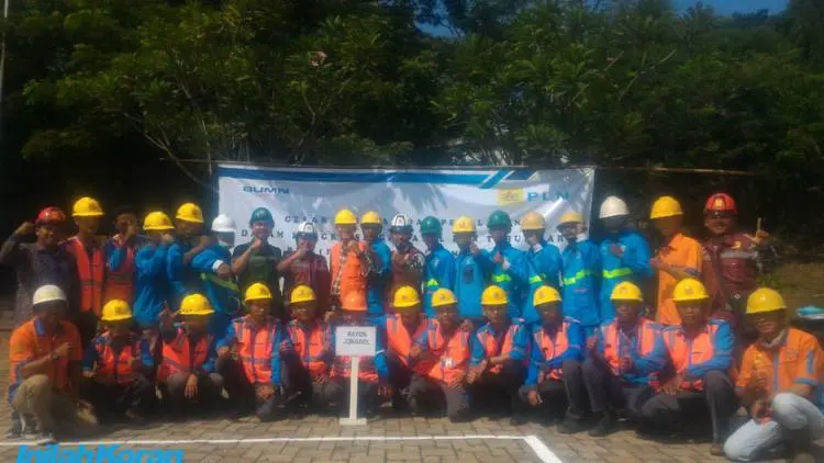 Jangan Main Kembang Api di Sekitar Jaringan Listrik