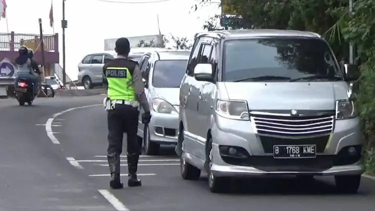 Tahun Baru, Puncak Ditutup 12 Jam