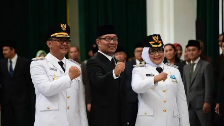 Parungpanjang, 'Titipan Khusus' Emil untuk Ade-Iwan