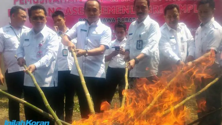 Kemendagri Musnahkan 1,3 Juta KTP Rusak   