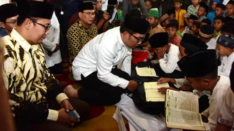 Yuk, Ajak Anak Mengaji Usai Salat Magrib