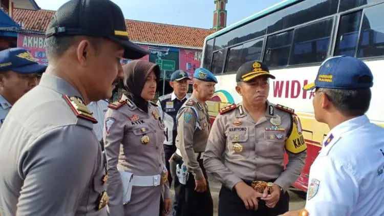 Polres Majalengka Cek Kelaikan Kendaraan Minimalkan Kecelakaan   