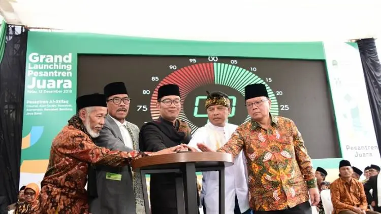 Emil Luncurkan Program Pesantren Juara