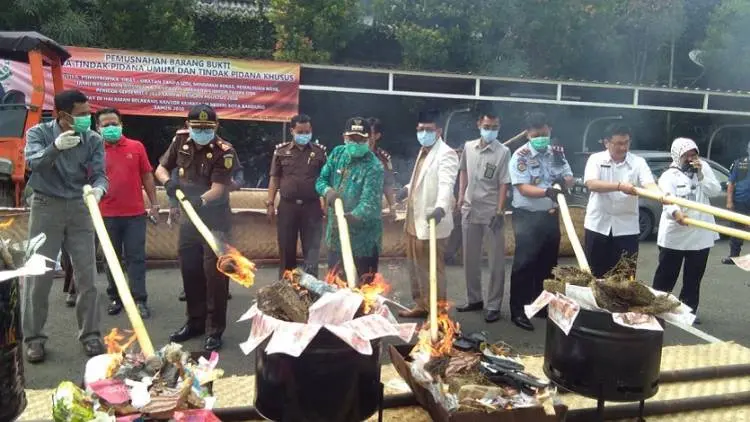 Kejari Musnahkan Barang Bukti Senilai Rp21 Miliar