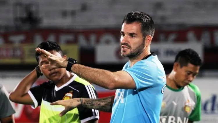 Simon Mcmenemy Beri Kode Latih Febry Dkk