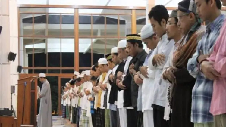 Mendahului Imam Saat Salat Terancam Jadi Keledai
