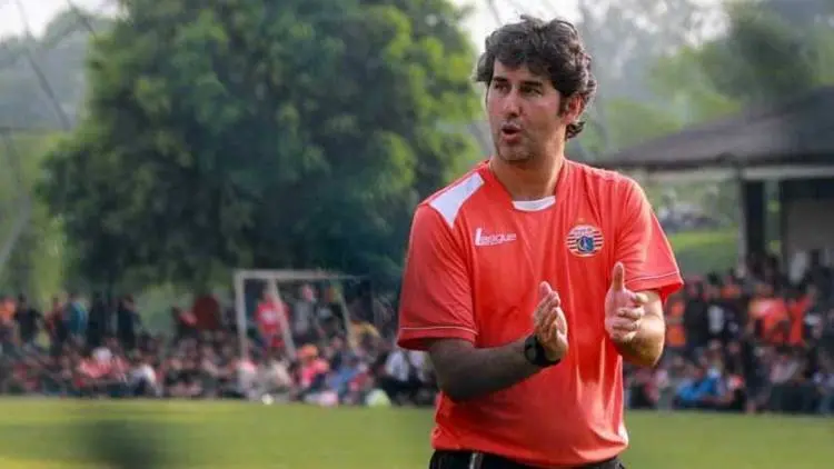 Di Lapangan Musuh Bebuyutan, Ternyata Persija dan Persib Bernasib Sama