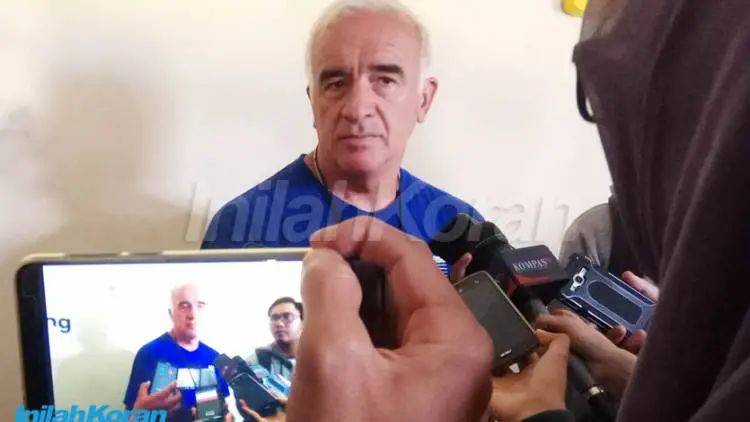 Masuk Kandidat Pelatih Terbaik Liga 1 2018, Begini Respons Gomez