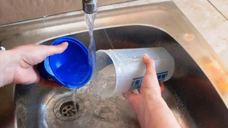 Begini Cara Mencuci Botol dengan Benar