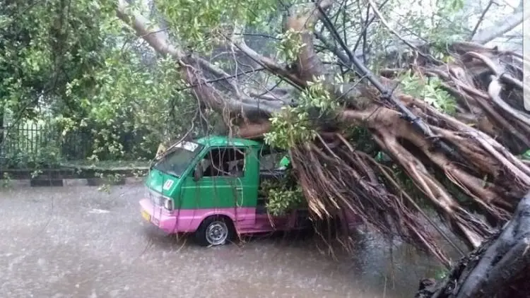 Bogor Selatan Porak-poranda Diterjang Puting Beliung