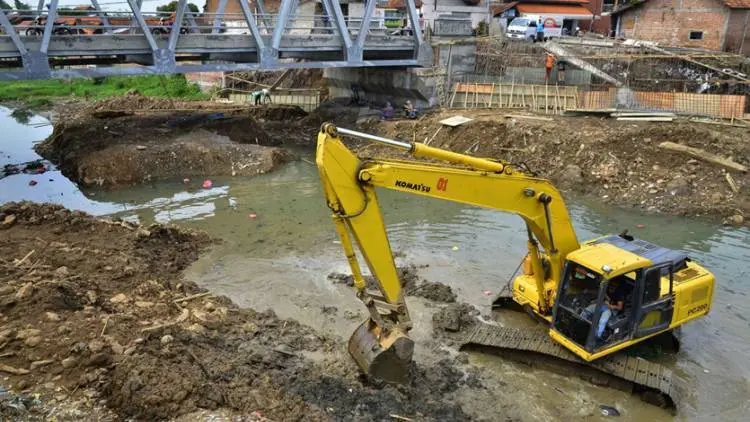 Empat Sungai Besar di Kota Cirebon Dikeruk
