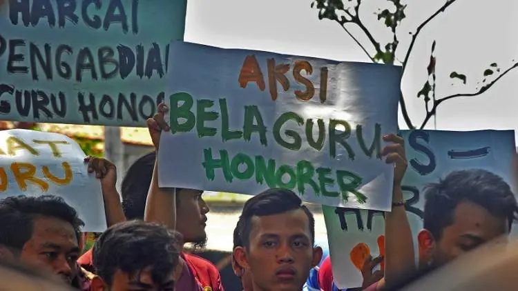 Terbitkan PP, Pemerintah Beri Kado Buruk untuk Guru Honorer