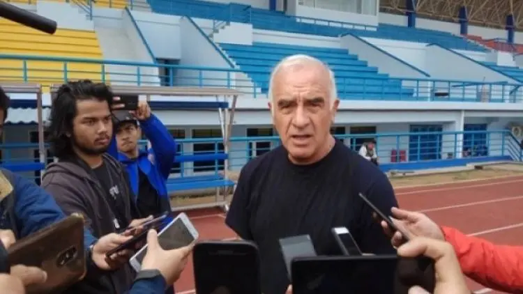 Diincar Klub Lain, Gomez Tegaskan Ingin Bertahan di Persib