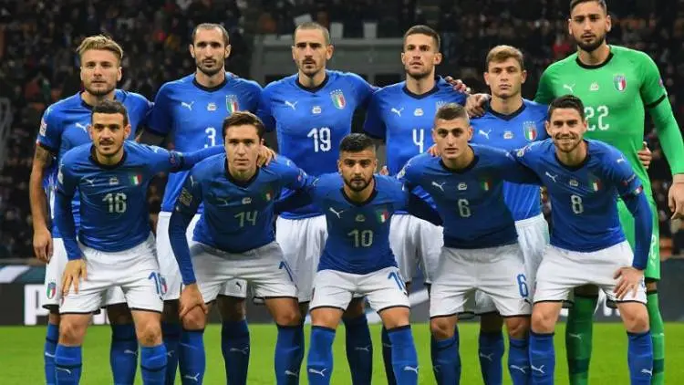 Gli Azzurri: Belakang Oke, Depan Memble