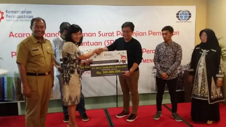 Dirjen IKM Kemenperin Serahkan Bantuan Restrukturisasi Mesin