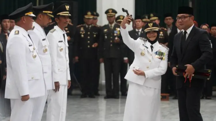 Ridwan Kamil Lantik Dua Pasang Kepala Daerah