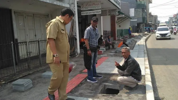 Kendala Proyek Pedestrian Surken Hanya Saluran PDAM