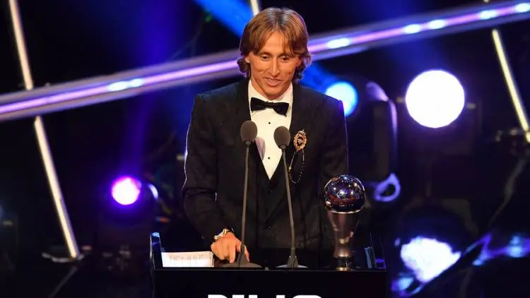 Modric Raih Ballon d'Or Sekaligus Cetak Sejarah