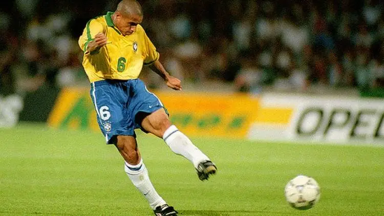 Wow, Roberto Carlos Melamar Jadi Pelatih Bali United