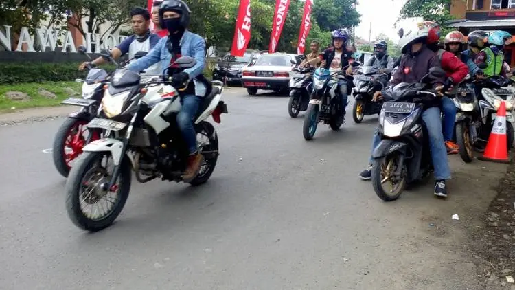 Puluhan Ribu Bikers Honda Tumplek di Pangandaran