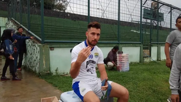 Masih Cedera, Bauman Ikut Rombongan ke Magelang