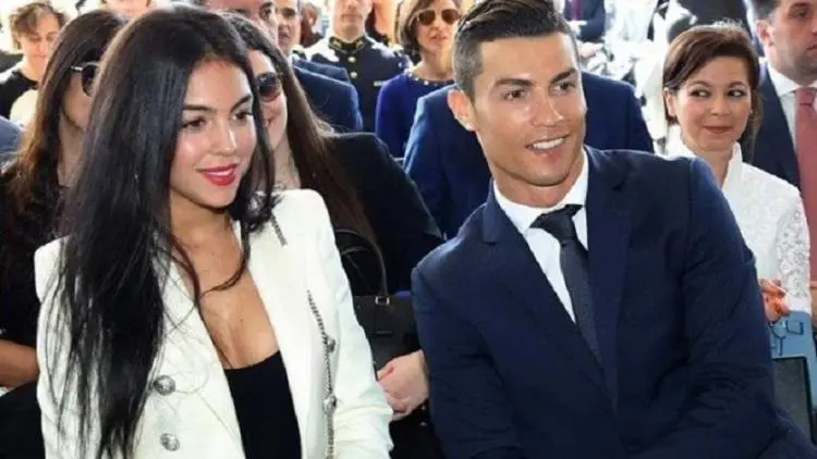 Pegawai Toko Ini Bikin Cristiano Ronaldo Takluk dan Mau Bertunangan