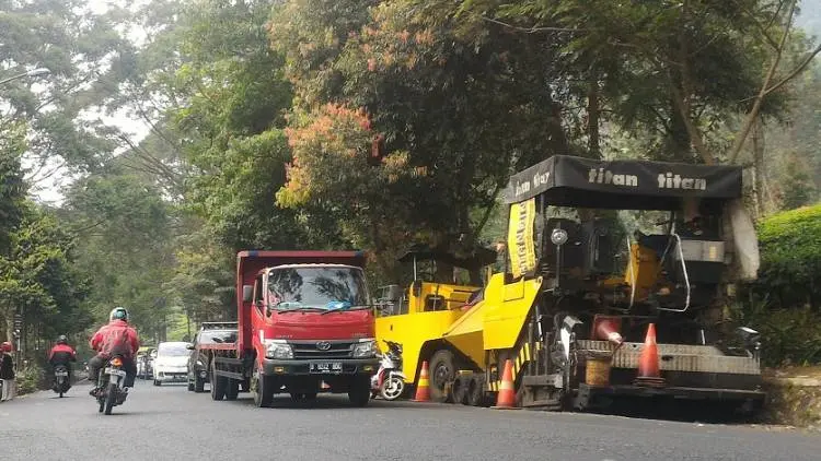 Jalan Puncak Retak, Truk dan Bus Dilarang Melintas