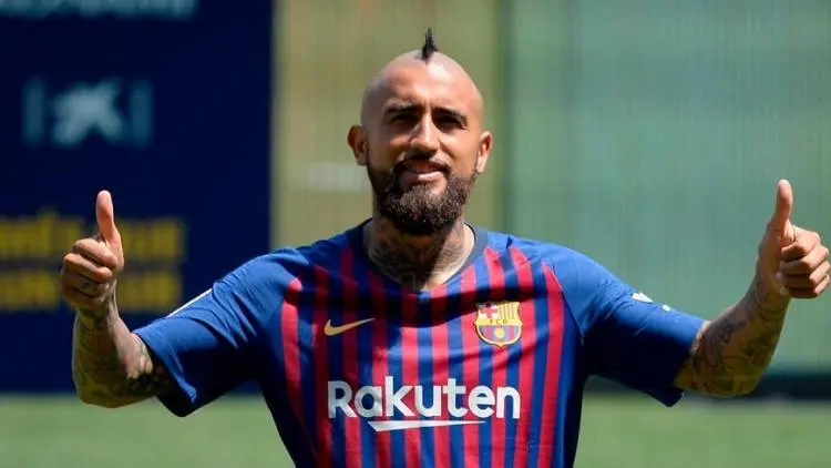 Ditantang Fans Cukur Rambut, Vidal: Saya Mohawk Sampai Pensiun! 