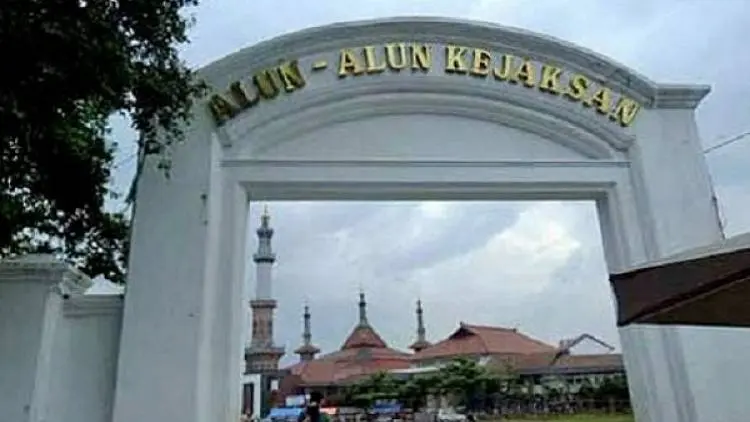 Emil Renovasi 2 Alun-alun di Cirebon