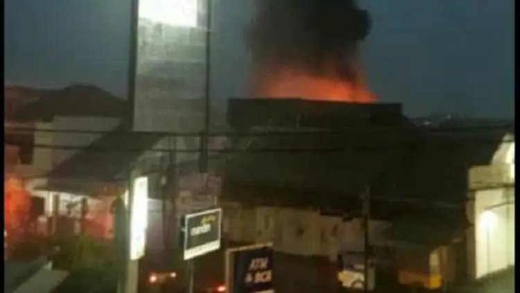 Gudang Material di Garut Hangus Terbakar