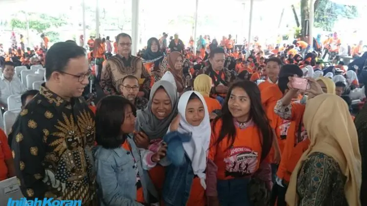 Di Gedung Sate, Anies Disambut Meriah Anak-anak