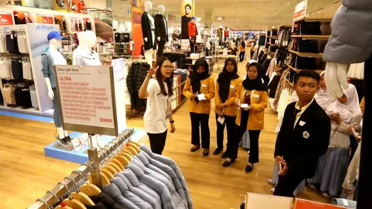 Uniqlo Bidik Pasar Bandung