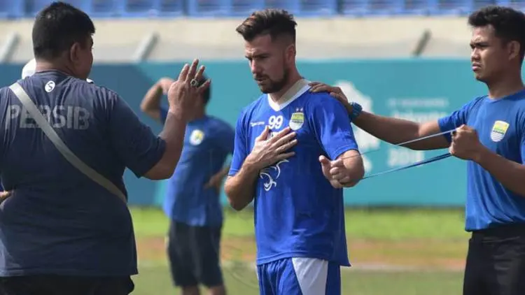 Bauman dan Hariono Masih Berlatih Terpisah, Ini Kabar Cederanya
