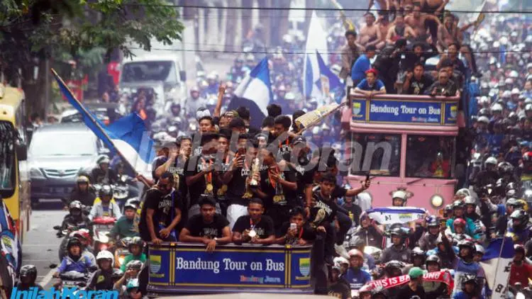 Bobotoh Konvoi Sambut Maung Ngora Juara, Ini Foto-fotonya 