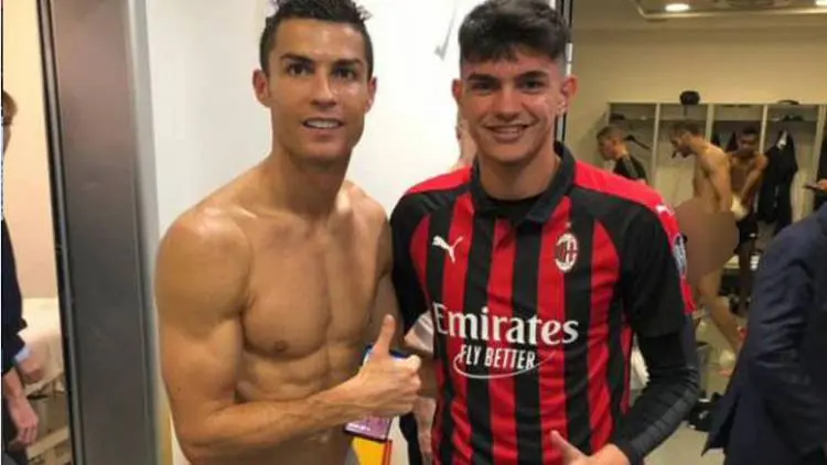 Tim Kalah, Pemain AC Milan Ini Malah Ajak CR7 Selfie, Tapi ya Ampun...