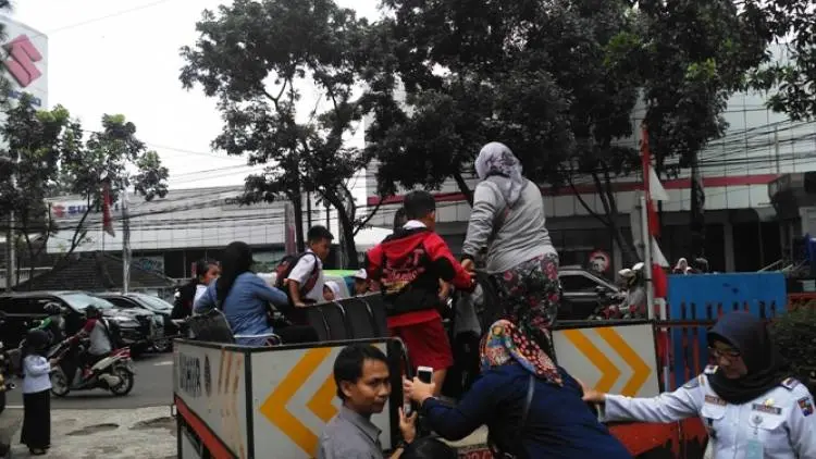 Dishub Sediakan Truk Untuk Angkut Penumpang Telantar